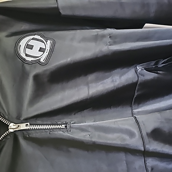 💰👇NWOT Official Thomas Rhett Hometeam Tour Bomber Jacket Pullover Black Size M - Picture 3 of 6